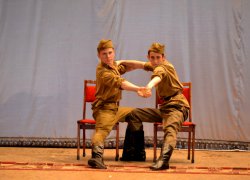 Студенти Уманського НУС Максим Дубчак і Віталій Дєньгін подарували ветеранам танцювальну композицію "Всі танці разом"